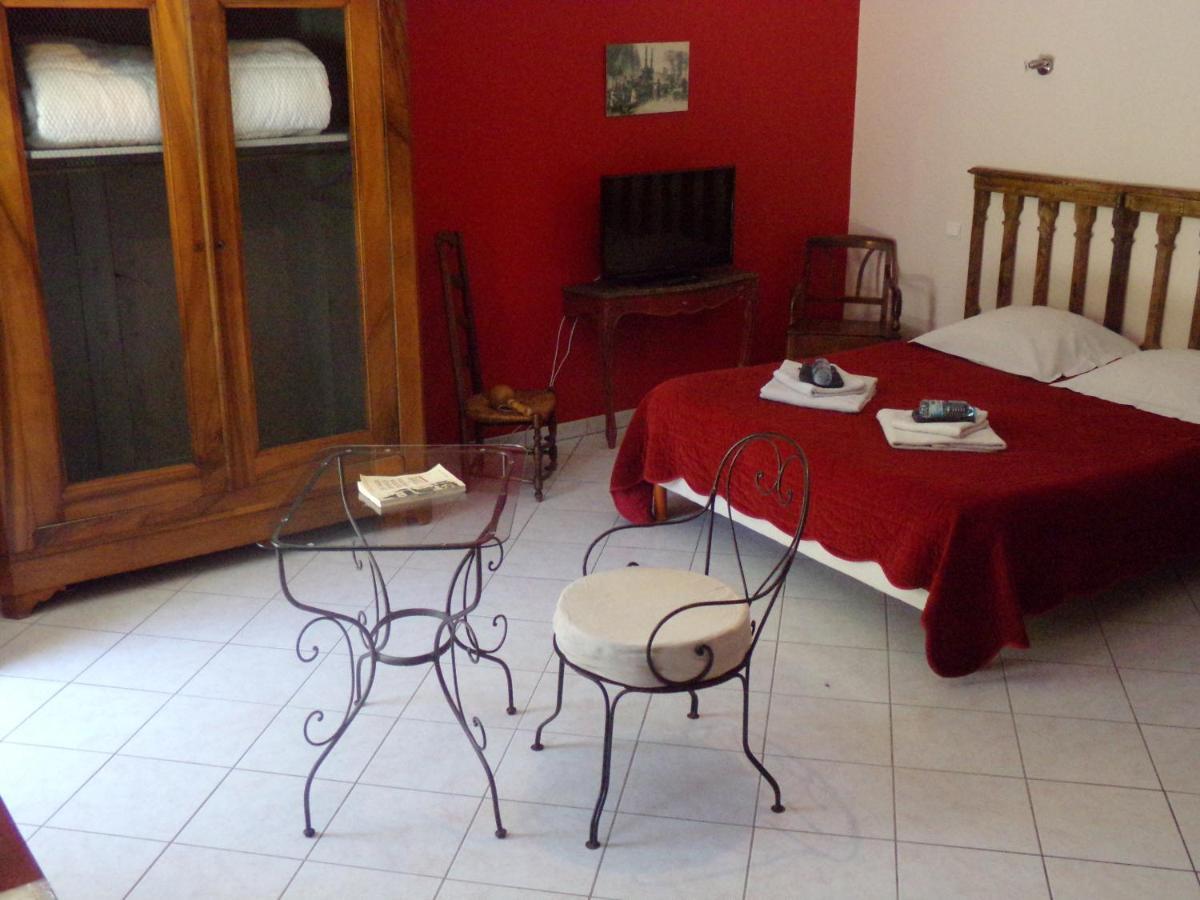 Chambres Et Table D'Hotes, Maisonnettes Individuelles Dans Propriete Privee Vézinnes 외부 사진