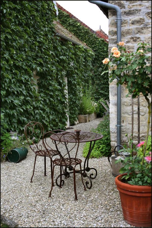 Chambres Et Table D'Hotes, Maisonnettes Individuelles Dans Propriete Privee Vézinnes 외부 사진