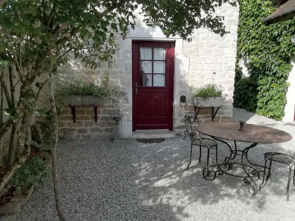 Chambres Et Table D'Hotes, Maisonnettes Individuelles Dans Propriete Privee Vézinnes 외부 사진